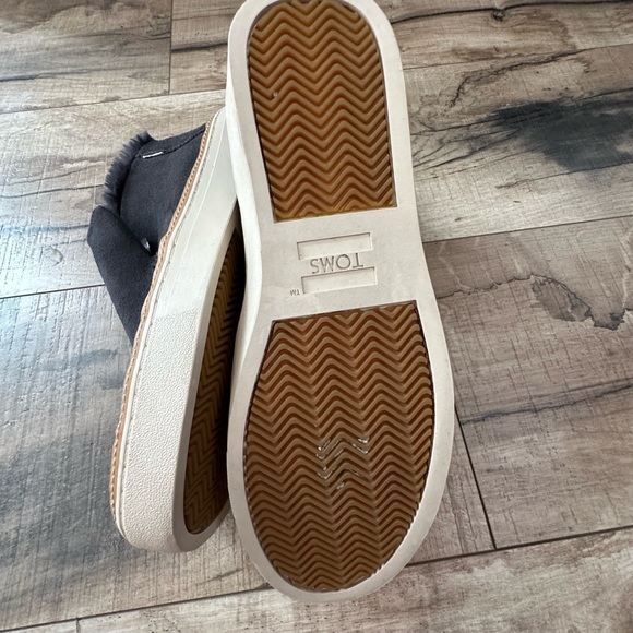 Tom’s NWOB Paxton Slip On Faux Fur Zippered Back size 7 Charcoal Gray Suede - Picture 5 of 12